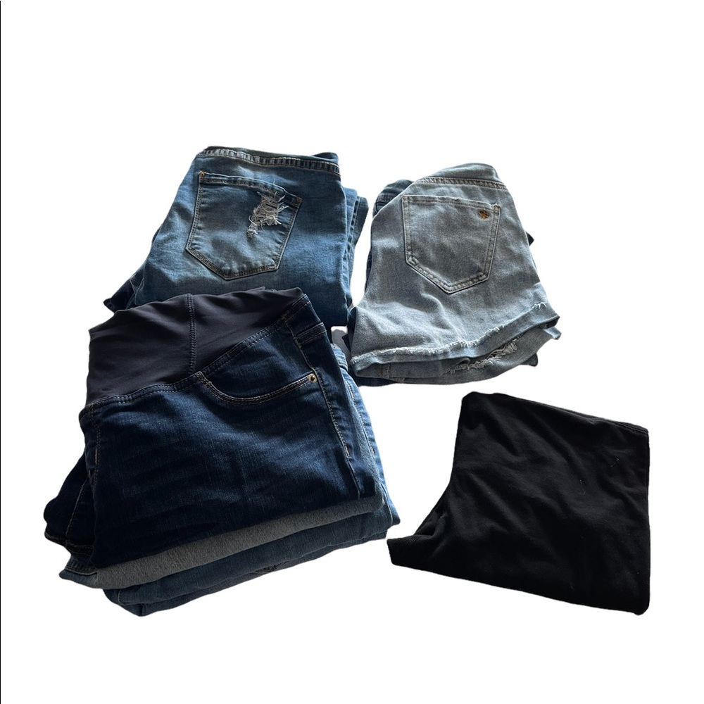 A bundle of 10 Maternity bottoms Jeans and black Leggings bundle Size M-L